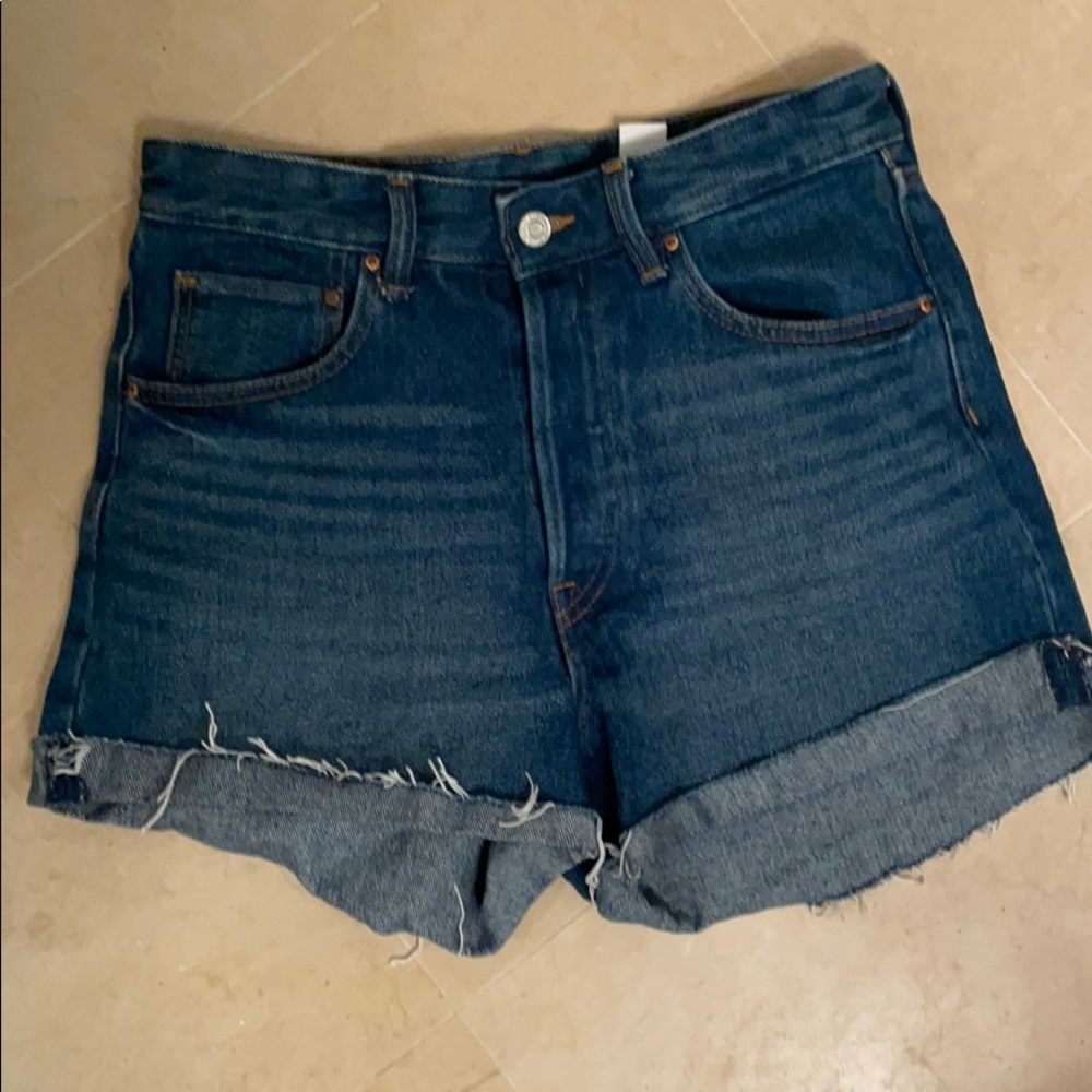 H&M High Waisted Shorts Sz 6